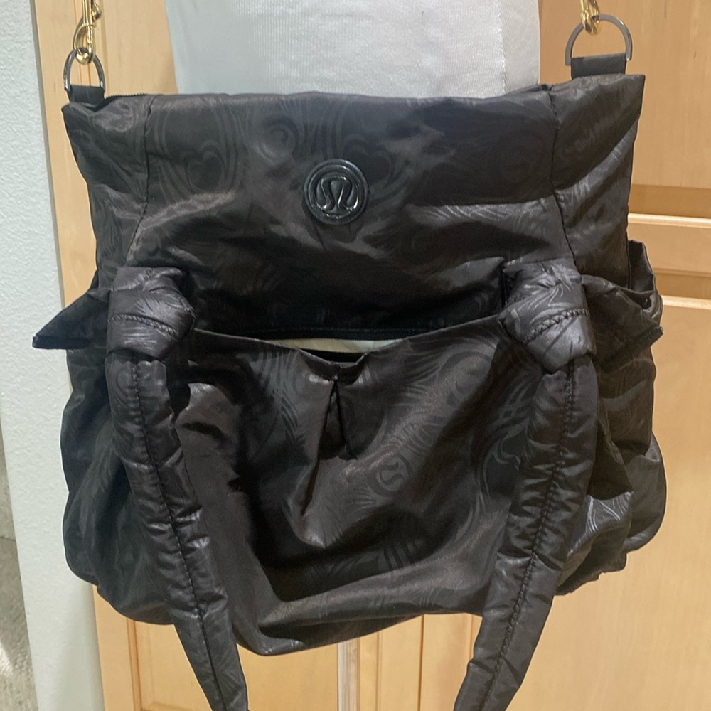 LULULEMON Tote Gym bag . Black 18in x 15in